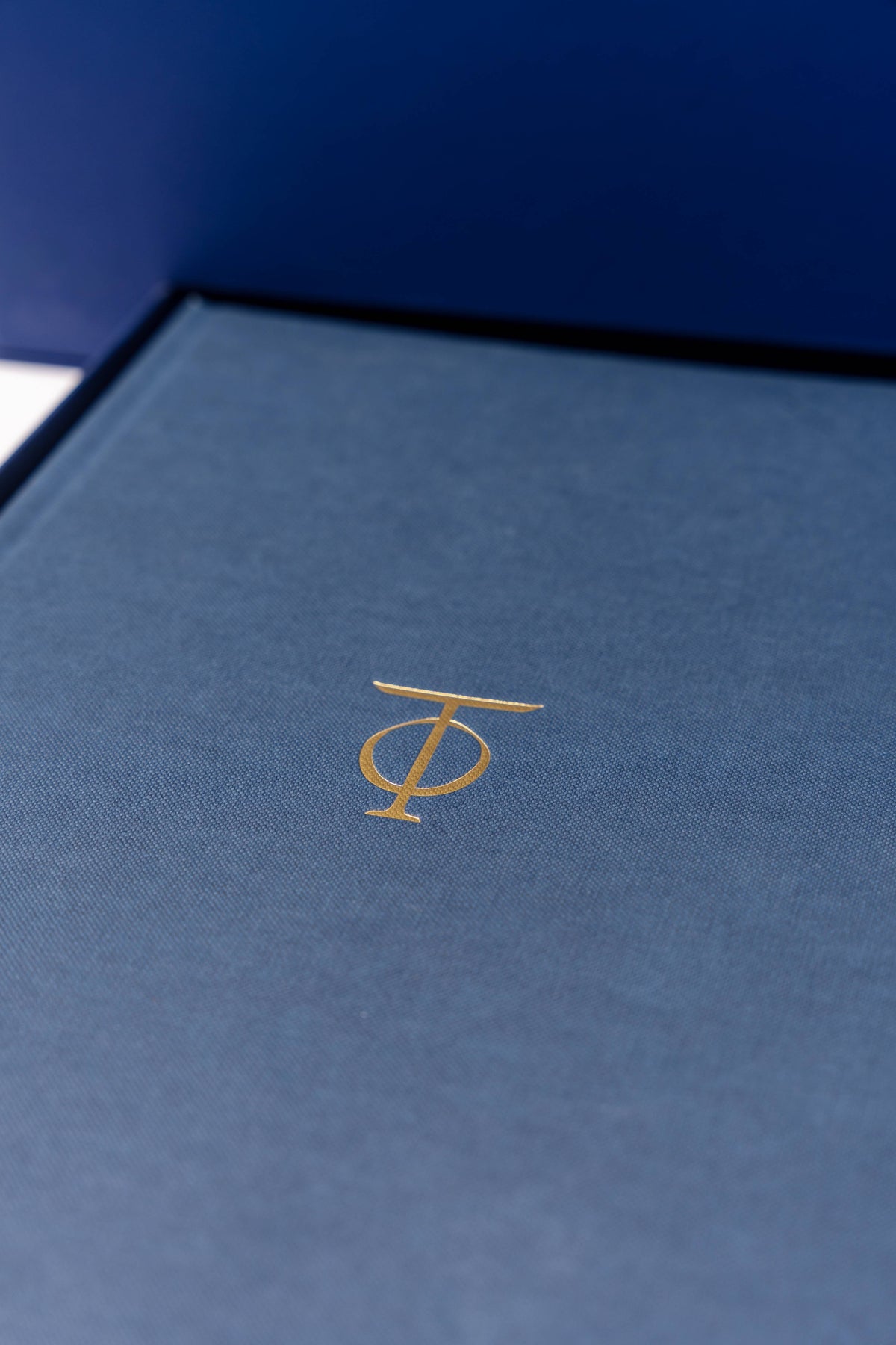 Clos du Temple Gift Box with its collector's book
