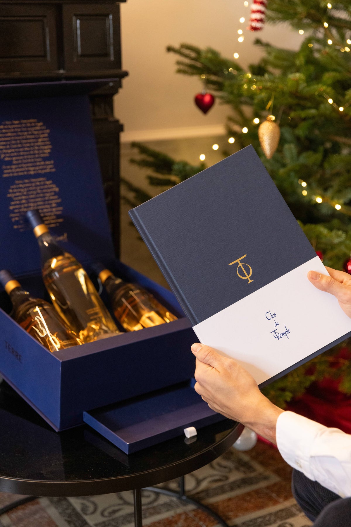 Clos du Temple Gift Box with its collector's book